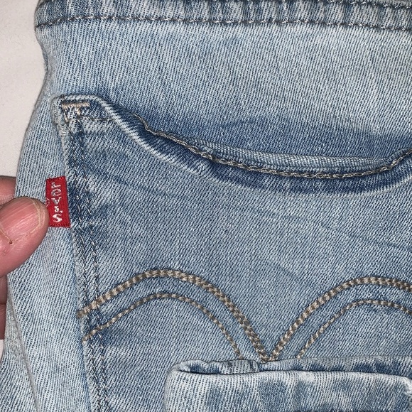 Gently Loved Levi’s Skinny Jeans - Picture 7 of 7